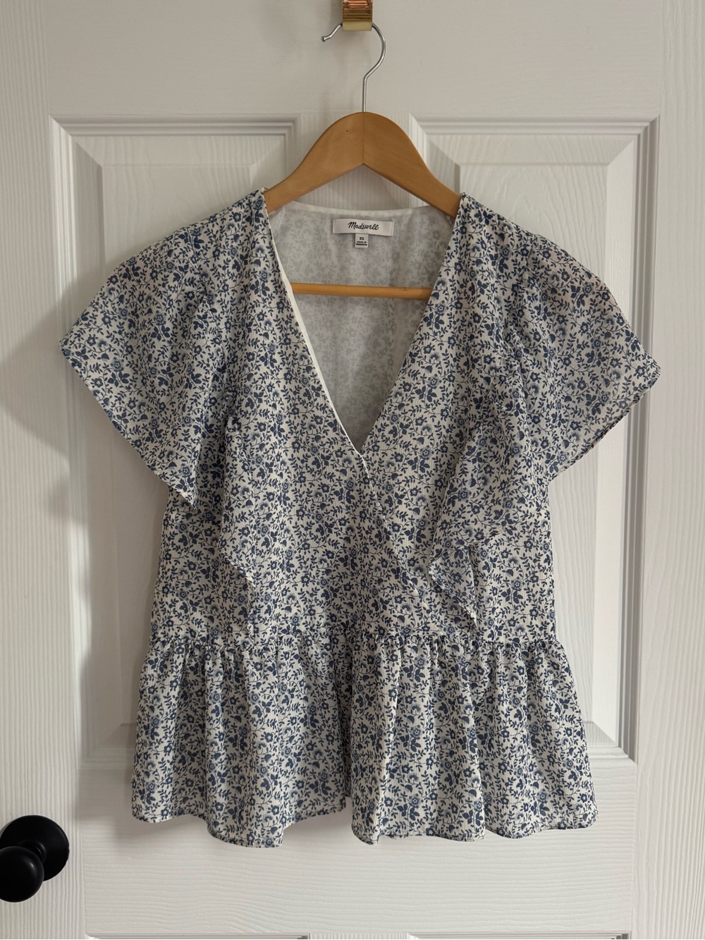 🤎 Madewell 🤎 Blue Floral V-Neck Ruffle Peplum Top (XS)